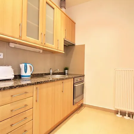 Stylish And Central Apartment