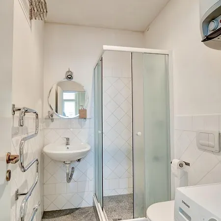 Stylish And Central *