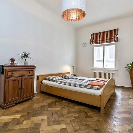 Stylish And Central Apartment