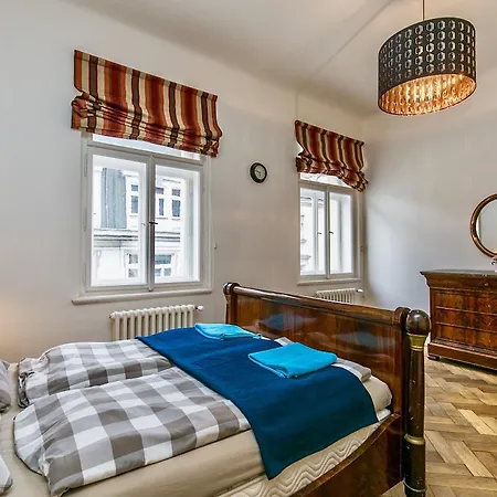 Stylish And Central Apartment *