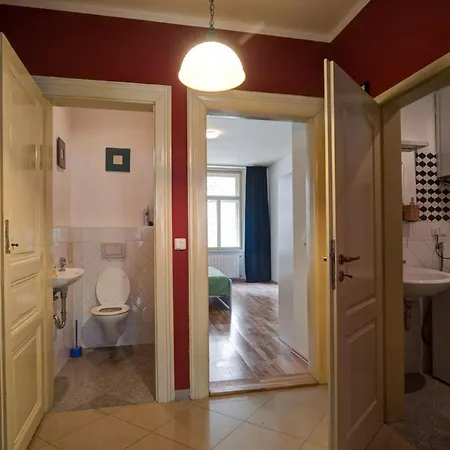 Stylish And Central Apartment