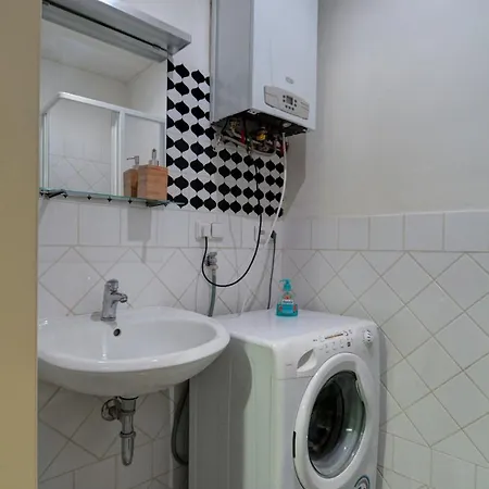 Apartment Stylish And Central